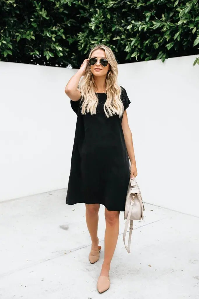 Sleek Black Pocket Dress - Casual Wear